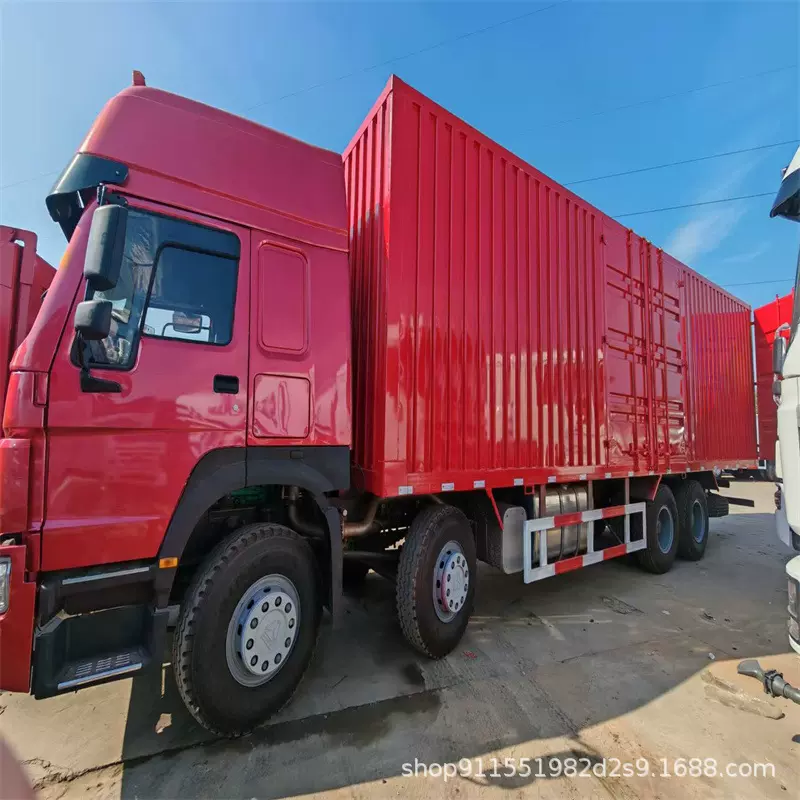 跨境销售重汽豪瀚集装箱货车HOWO9.6米8x4厢式载货车右舵