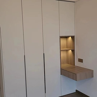 时尚全屋家居定制高级灰入户门厅鞋柜衣橱柜金色长拉手阳台欧松板