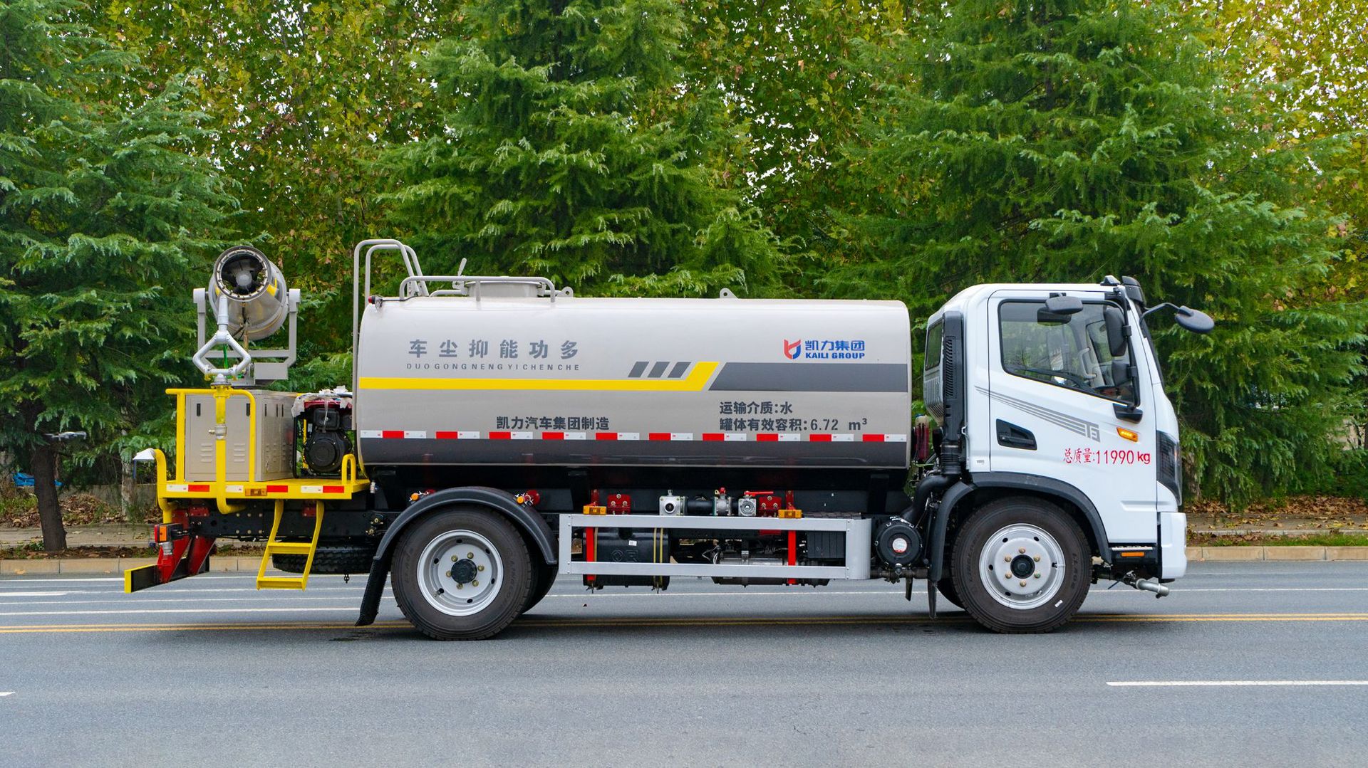Dongfeng Huashen T3 Spray Sprinkler Truck 9 Cubic Meters, Dust Reduction Spray Truck for Construction Sites, Landscaping Spray Truck