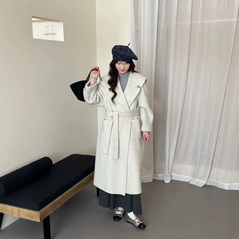 Korean-style, relaxed-fit, oversized double-breasted wool coat for women, featuring a drawstring waist and a loose, high-end design Korean-style, relaxed-fit, oversized double-breasted wool coat for women, featuring a drawstring waist and a loose, high-end design