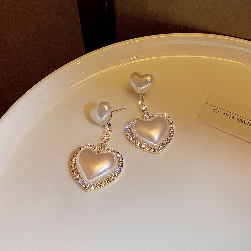 Fashion Heart-shaped Pearl Female Thin Alloy Earrings display picture 3