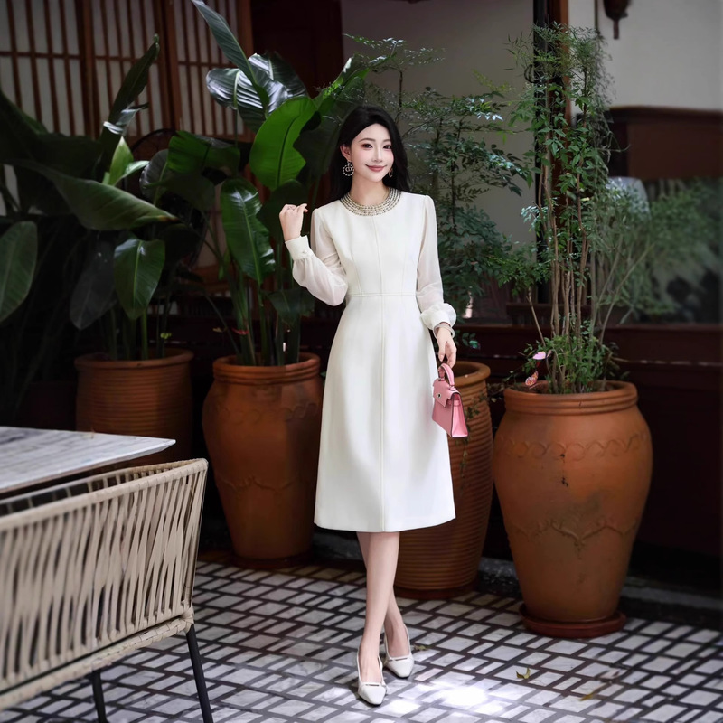 Light Luxury Beaded Mesh Sleeve Slim Dress with Hand-Beaded Neckline + Yellow Line Decoration Goddess Style Dress