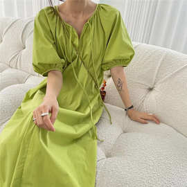 法式复古圆领连衣裙女2023夏季小众设计收腰显瘦泡泡袖中长款裙子