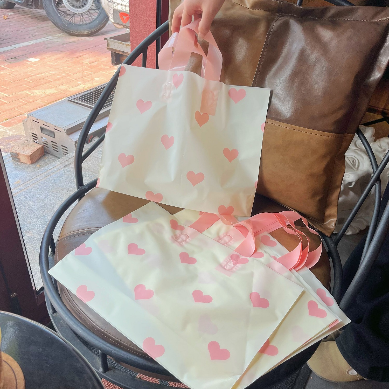 新款磨砂加厚小愛心服裝袋禮品袋服裝店手提袋印LOGO袋子