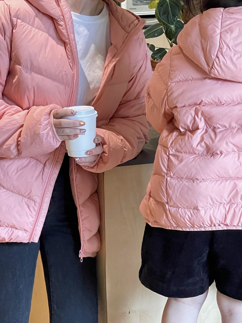 2023 Otoño e Invierno padre-hijo 90 pato blanco abajo estilo coreano ligero abajo chaqueta niños infantil con capucha abajo chaqueta