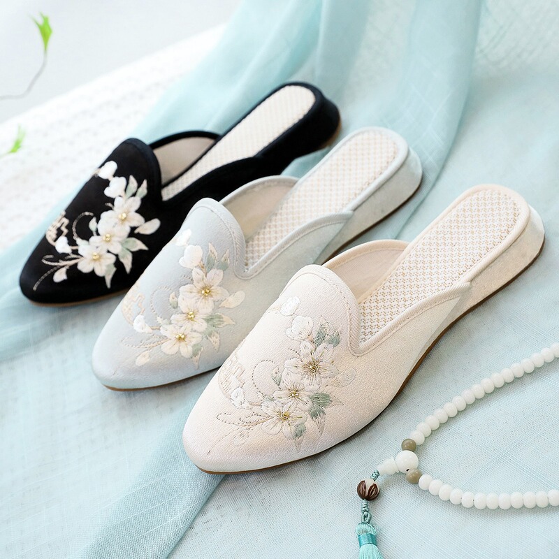 Slippers mercerized satin embroidered shoes spring/summer 2022 new ladies cloth shoes sandals and slippers summer new!