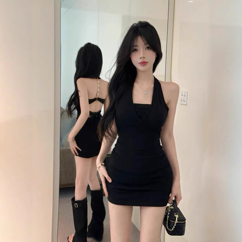 Daomai Hot Girl チェーンホルターネックストラップデザインバックレスサスペンダードレスレディーススリムピュアスカート|undefined