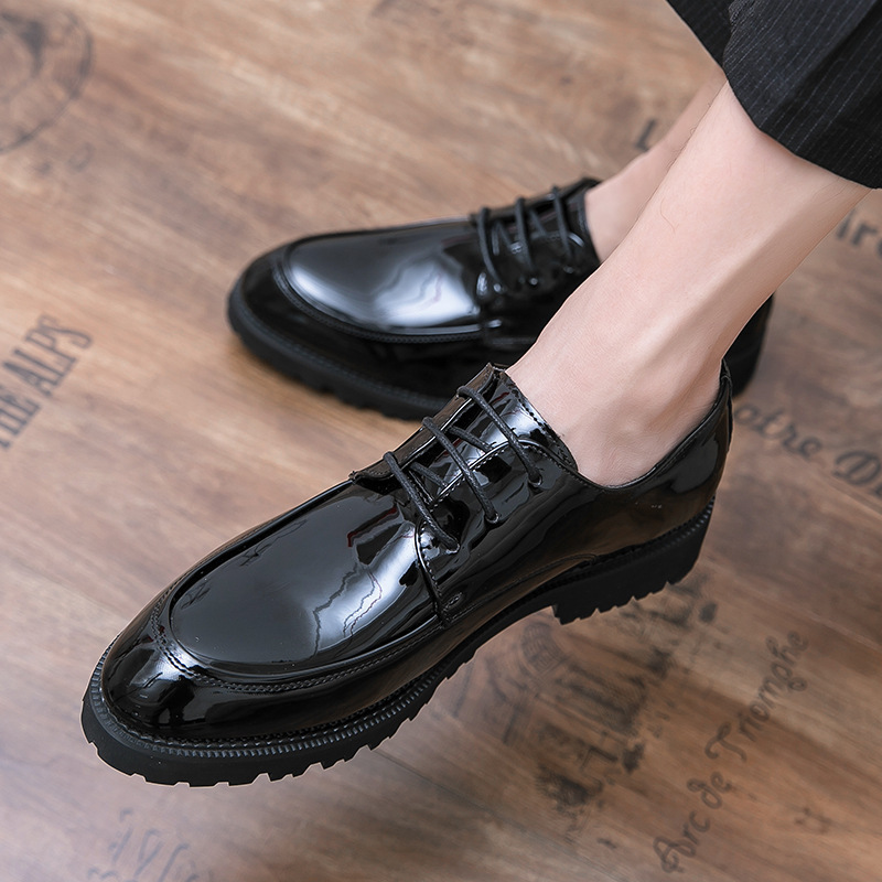 Zapatos de cuero brillante transfronterizos para hombres verano juvenil británico zapatos de negocios zapatos de suela gruesa zapatos de moda zapatos de novia