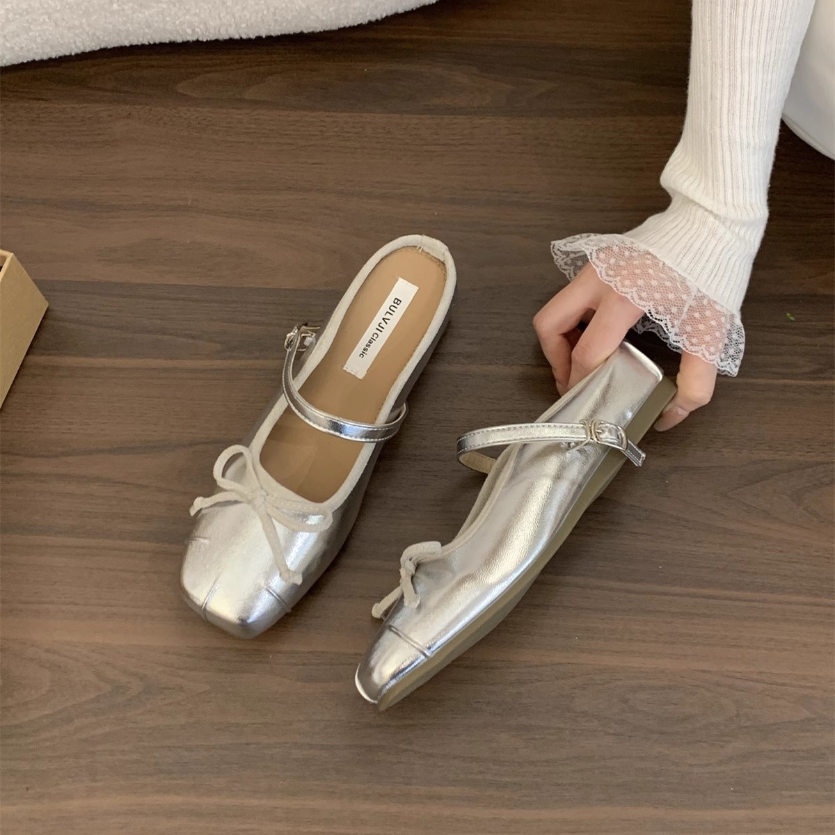 Media pantuflas de puntera plateada aumentada interior, ropa exterior femenina 2025 nuevo estilo primavera hada noche suela gruesa zapatos Mary Jane