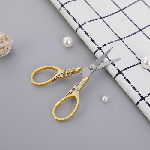 Classical colored titanium plum blossom scissors, stainless steel craft scissors, cross stitch DIY scissors, beauty tools, retro small scissors wholesale