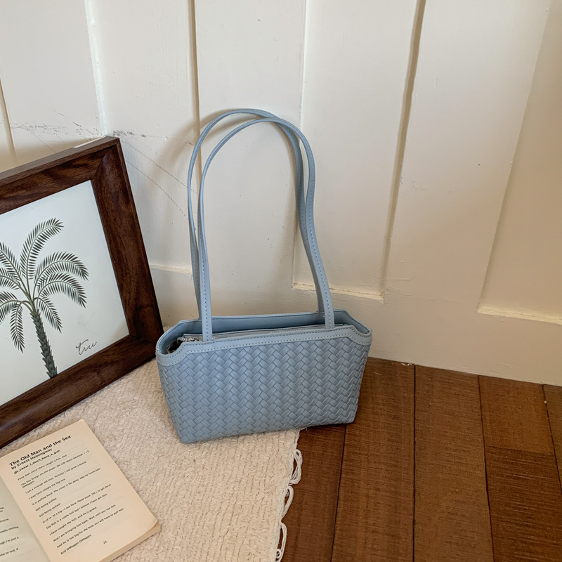 Moda fresca y alta capacidad trenzada bolsas axilales de nicho de nicho de diseño bolsas de mano diarias bolsas de viaje versátiles