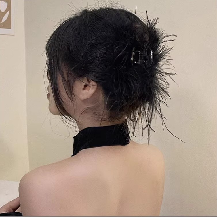 秋冬の羽はダチョウの毛をつかんで女性の高級感の後頭部の毛をつかんで超仙の髪飾りの髪飾りのアクセサリーをつかみます。|undefined