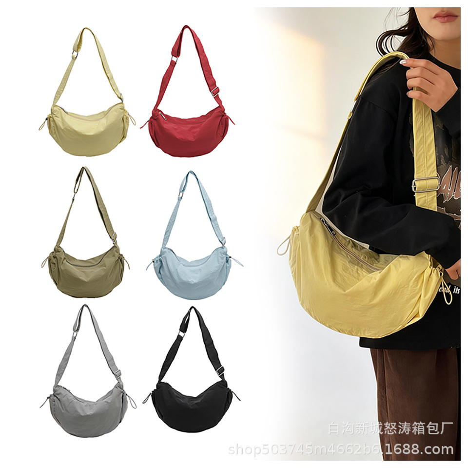 新款大容量饺子包女超轻便斜挎包休闲防水尼龙单肩包纯色韩版运动