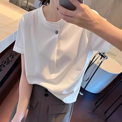 欧米の白いデザイン感がユニークな半袖tシャツ女性2025夏の肩幅がゆるんでいる