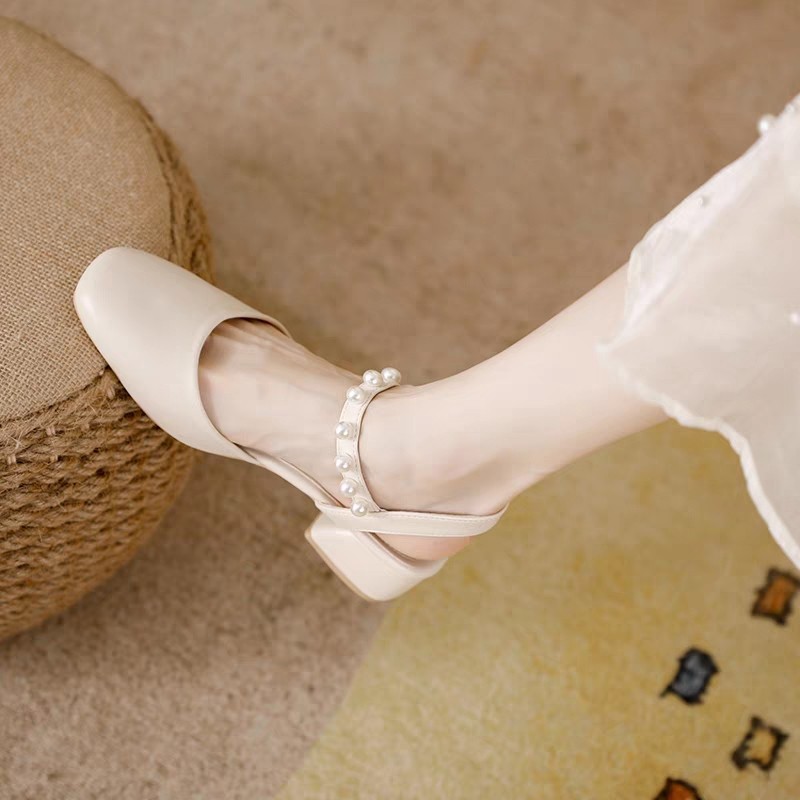 2026 nuevo verano de cabeza cuadrada con hebilla de talón grueso y talón medio, perla suave sandalias casuales de estilo romano