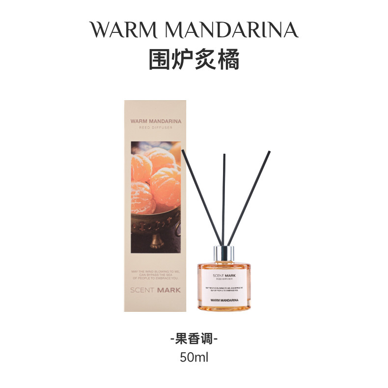 불 주위에서 오렌지 굽기