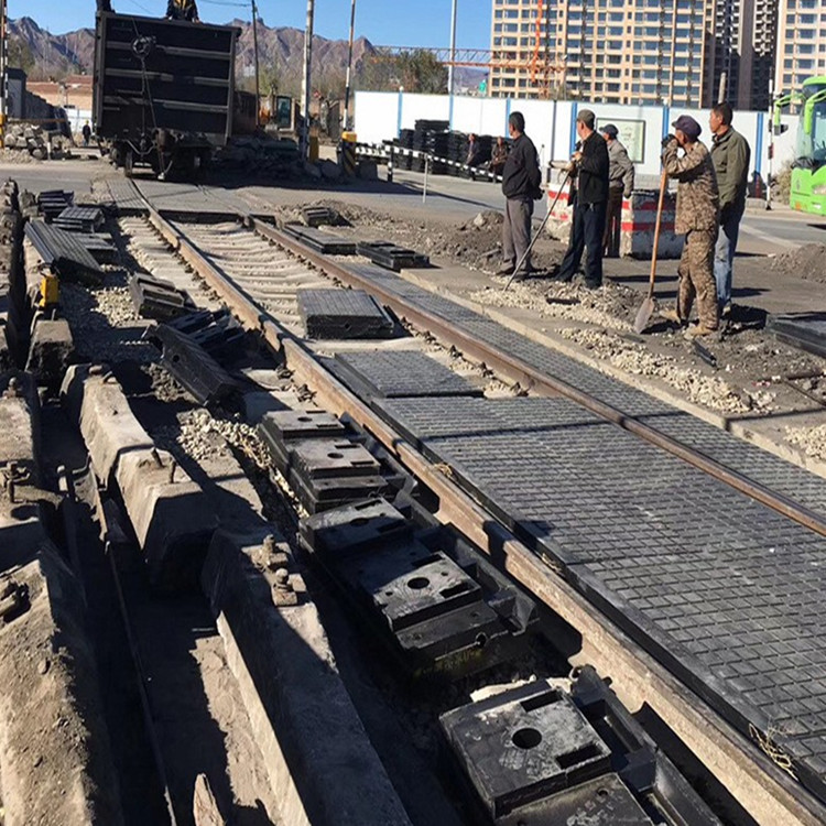 铁路平交道口橡胶板 P50钢轨适用嵌丝道口板  防震耐磨铺面板