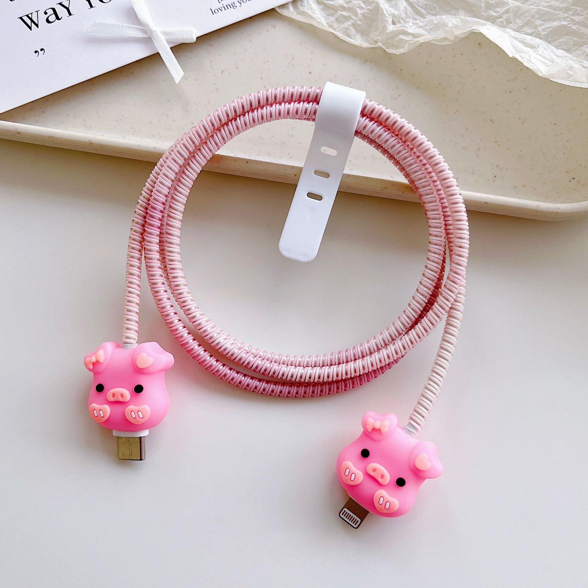 Amazon cartoon cable de datos cubierta adecuada para Apple Android cable de datos de carga rápida cuatro piezas en stock al por mayor