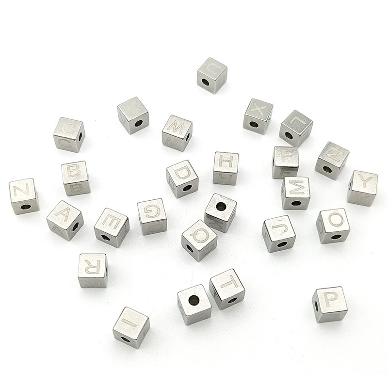 不锈钢方形26个英文字母数字配件隔珠通孔方形串珠散珠手链字母珠