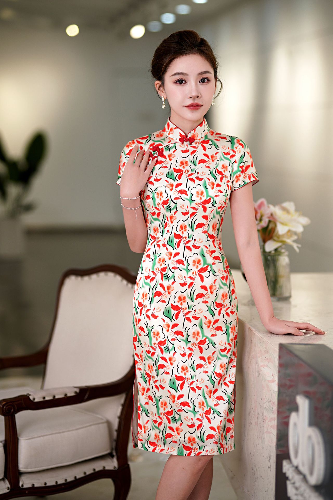 Fashionable elegant silk cheongsam