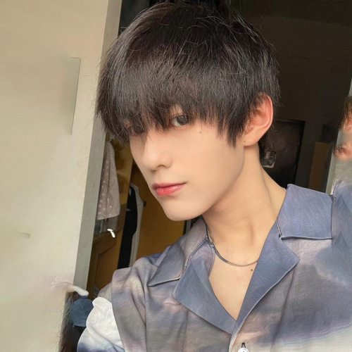 Internet celebrity wig for men with short hair, Korean version, handsome men's diagonal split cover, natural student daily fluffy black full headgear style