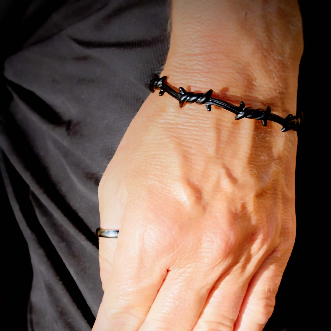 Cross-border foreign trade Amazon personality fashion men's thorn thorn geometric sleeve punk bracelet factory direct sales