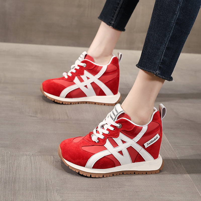 Giày sneaker nữ đế dày tăng chiều cao phong cách Token Forrest đế mềm — màu be