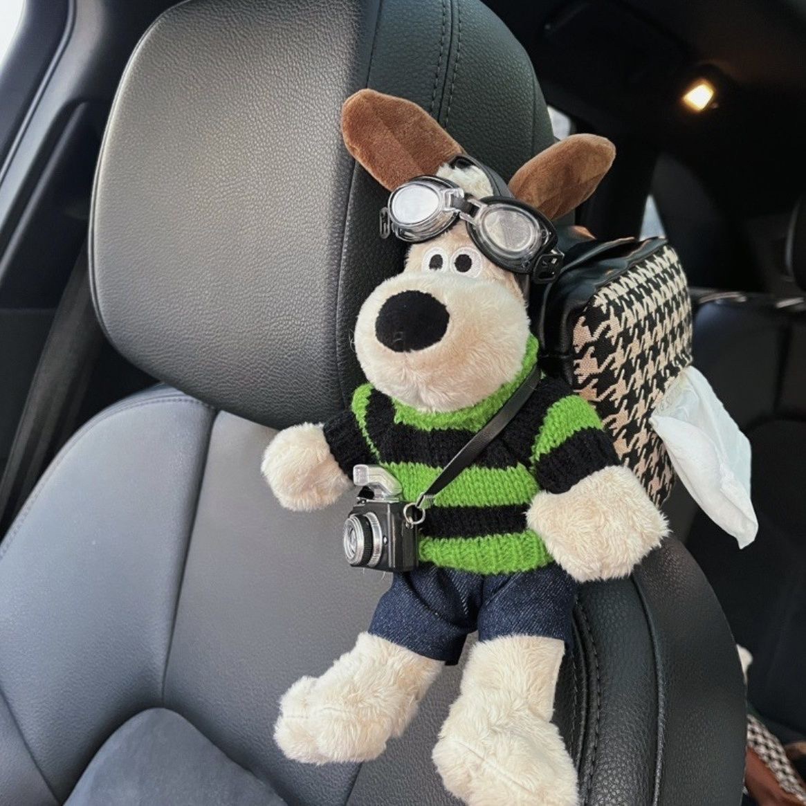 Car Tissue Box Car Cartoon Decorative Tissue Box Creative Cute Car Seat Back Hanging Armrest Box Tissue Box