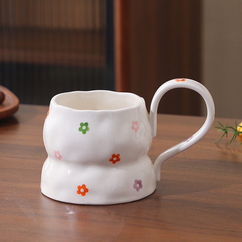Pins viento rojo pequeño amor de alto valor pintado a mano bajo vidriado juego de tazas y platillos de cerámica taza de café irregular taza de agua