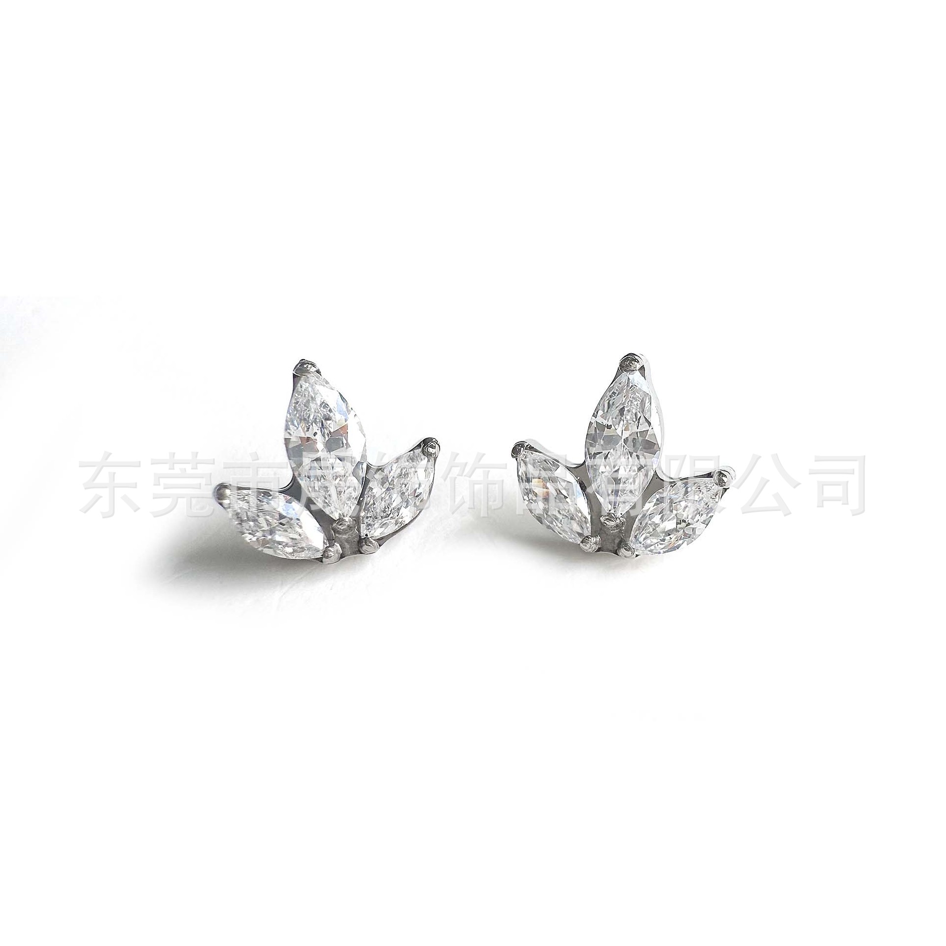 F136 Titanium 马眼 Cubic Zirconia Ear Stud G23 Implant Grade Titanium Internal Thread Labret Stud Piercing Jewelry Helix Cartilage Stud 自然风