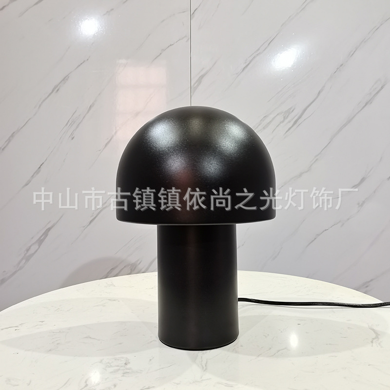 Lámpara de Mesa Moderna de Lujo Ligero, Creativa, de Diseño, para Sala de Estar, Dormitorio, Lámpara de Noche, Estilo Nórdico, Personalizada, Decorativa, con Protección Ocular, en Forma de Hongo