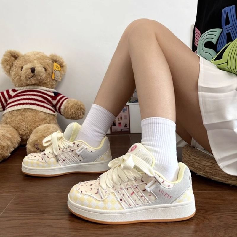 Jeans estilo de Hong Kong sensación de diseño de zapatos de pan para mujeres in tide 2024 otoño nuevo estilo versátil fiesta estudiantil zapatos casuales