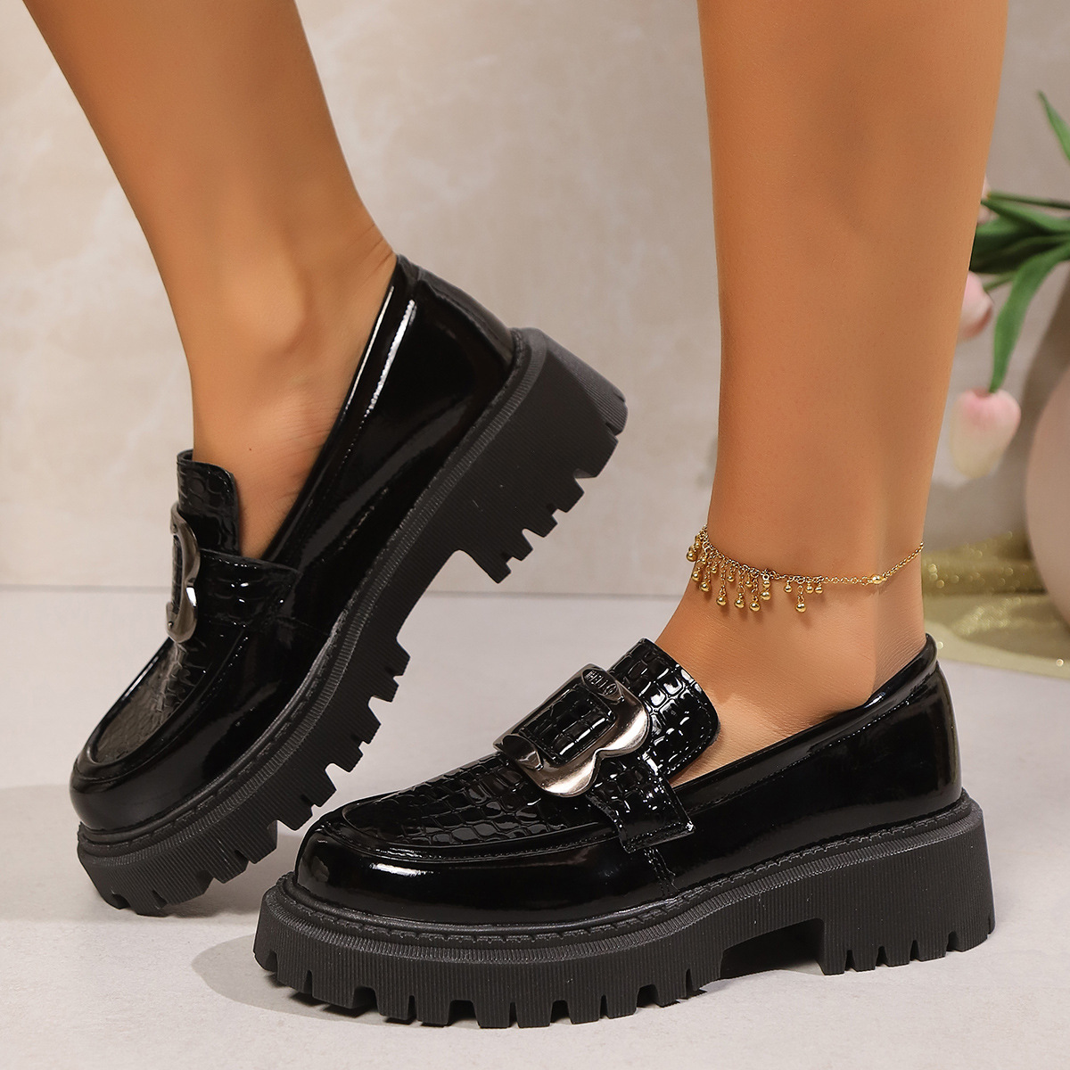 Fashionable black retro Mary Jane shoes English style with bow…