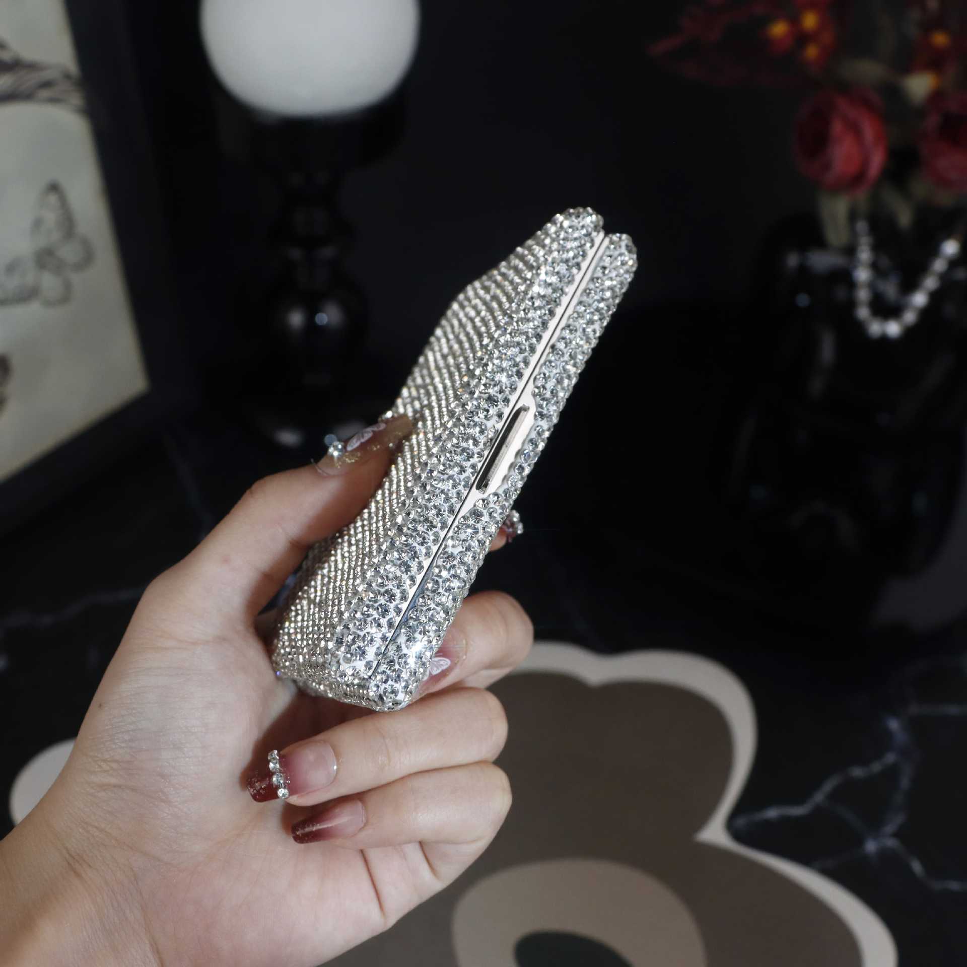 Yan/017501 다이아몬드가 박힌 은색 알루미늄 합금 명함 상자