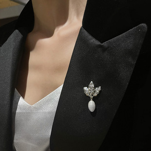 Copper zircon natural freshwater pearl cute collar pin brooch anti-exposure buckle fixed collar buckle student gift