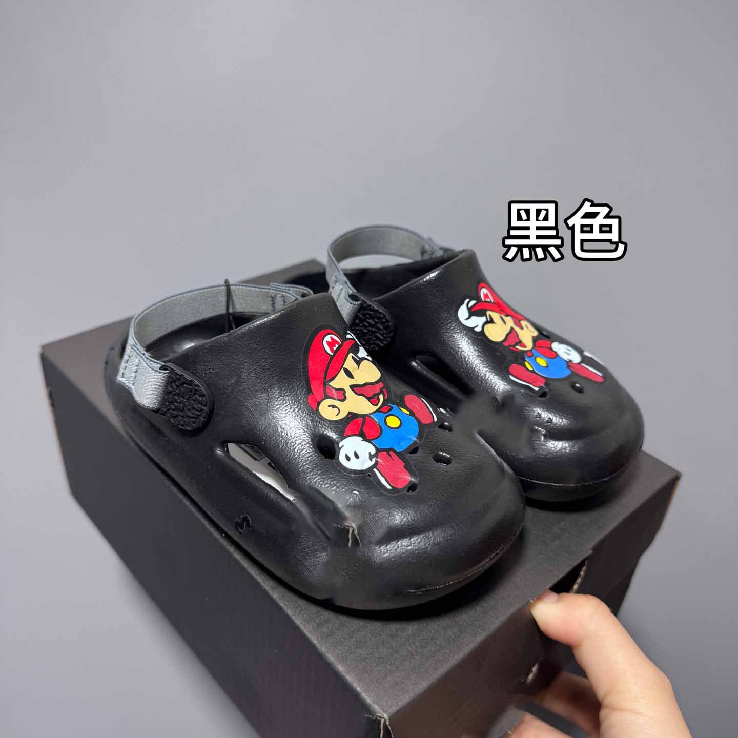 High-quality AJ children's cartoon perforated sandals, high-elasticity, non-slip, wear-resistant, breathable beach shoes for boys and girls