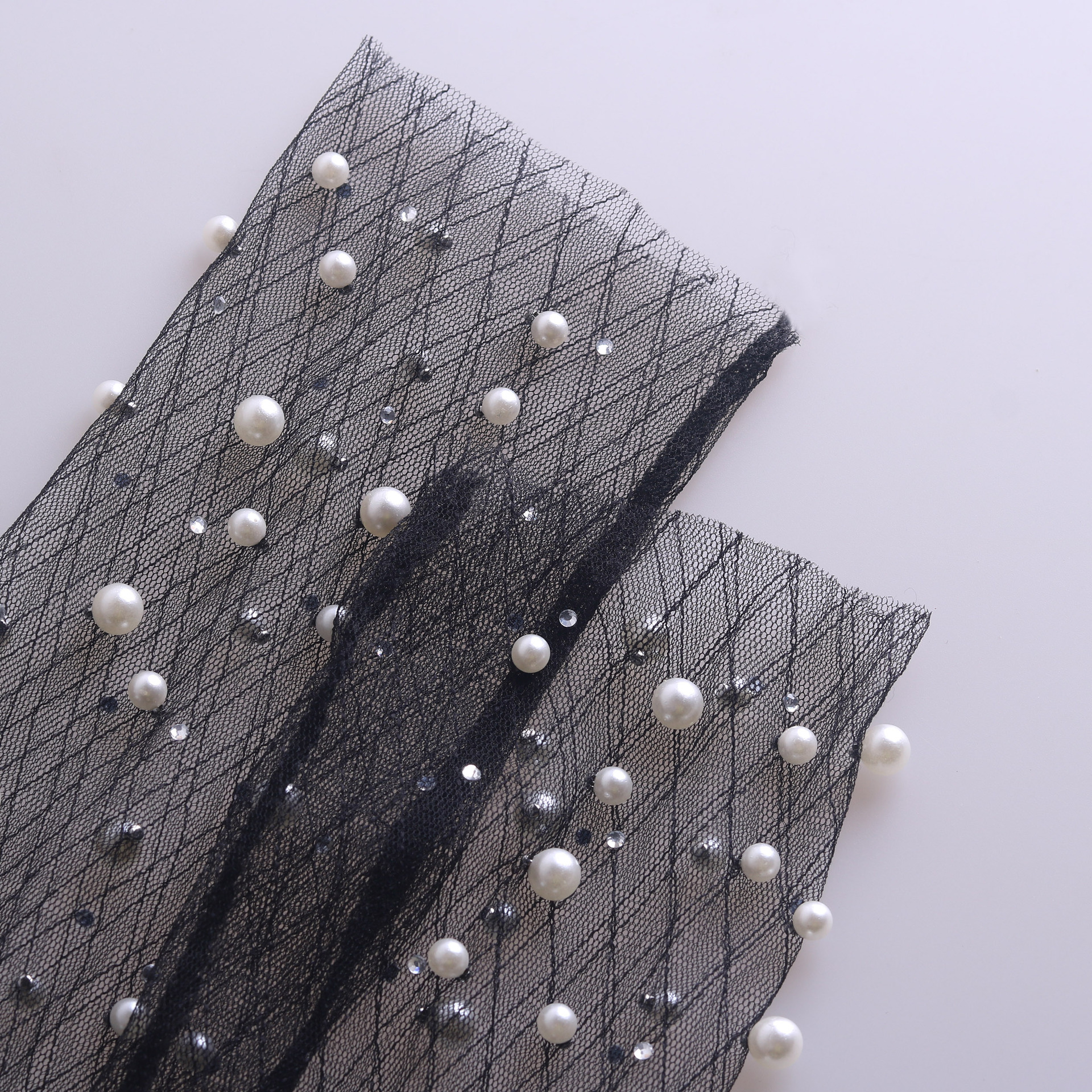 Title 7, Top a maniche lunghe in rete con camicia in piz...