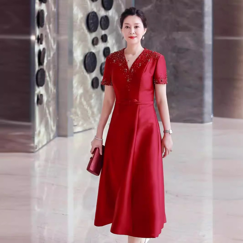 New Chinese-Style Mother's Dress, Red 2026 New Model, V-Neck Satin with Beading, Suitable for Mother-In-Law's Toast, Youthful Style