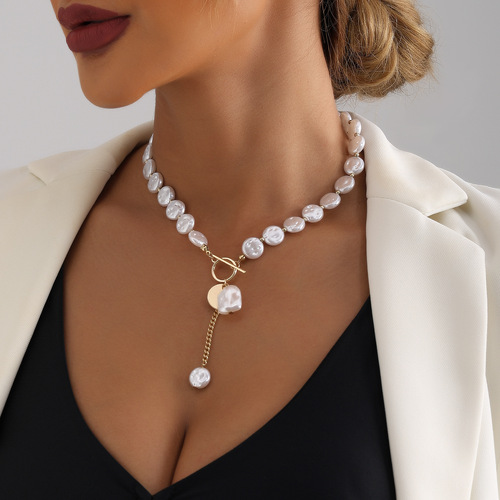 European and American-style jewelry: Minimalist single-layer Baroque-inspired flat-pearl necklace with a cool, edgy tassel sweater chain