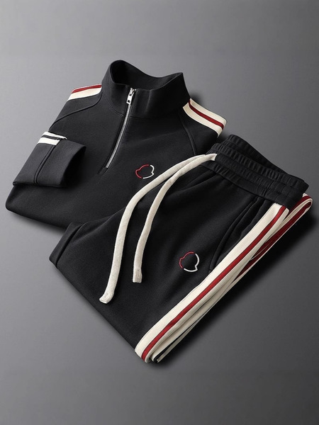 Fashionable autumn sweatshirt for leisure