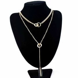 项链;耳环;胸针