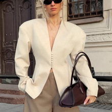 �W���＾С����ײ������v�I�L�����b����Ů�����r����ɫ���e�_��