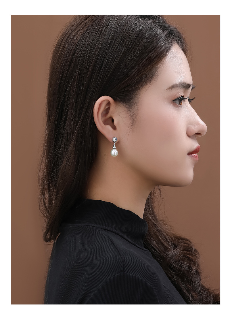 New Retro S925 Silver Pearl Women's Fashion White Water Drop Earrings display picture 4