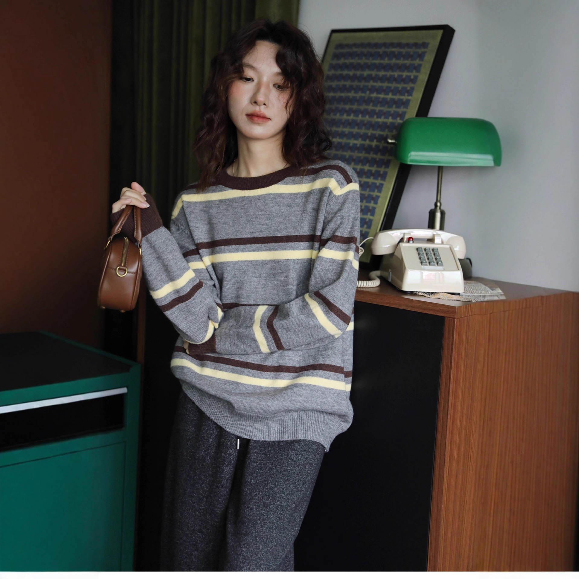 高级感条纹圆领针织衫女秋冬新款宽松显瘦百搭休闲减龄毛衣上衣潮