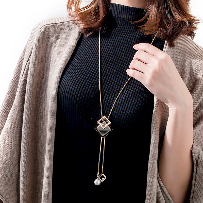 Doble capa de diamantes borla cuadrada suéter Cadena de alto grado de las mujeres versátil Otoño e Invierno suéter largo cadena accesorios al por mayor