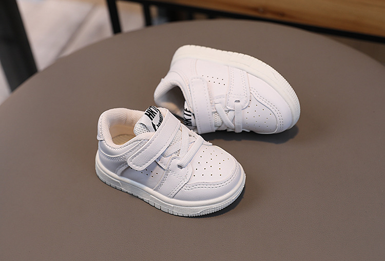 Barnsport pojkar flickor board vår och höst 2024 koreansk version, panda vita pojkar, baby singelskor, lärande_voghion.com