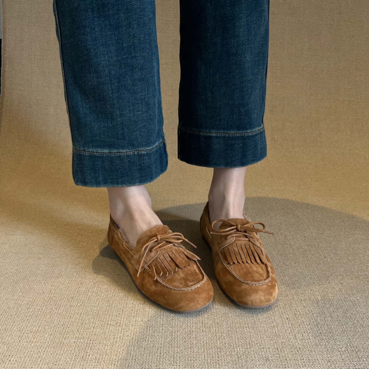 Dam loafers i äkta läder med mockatofsar och plyschfoder_voghion.com