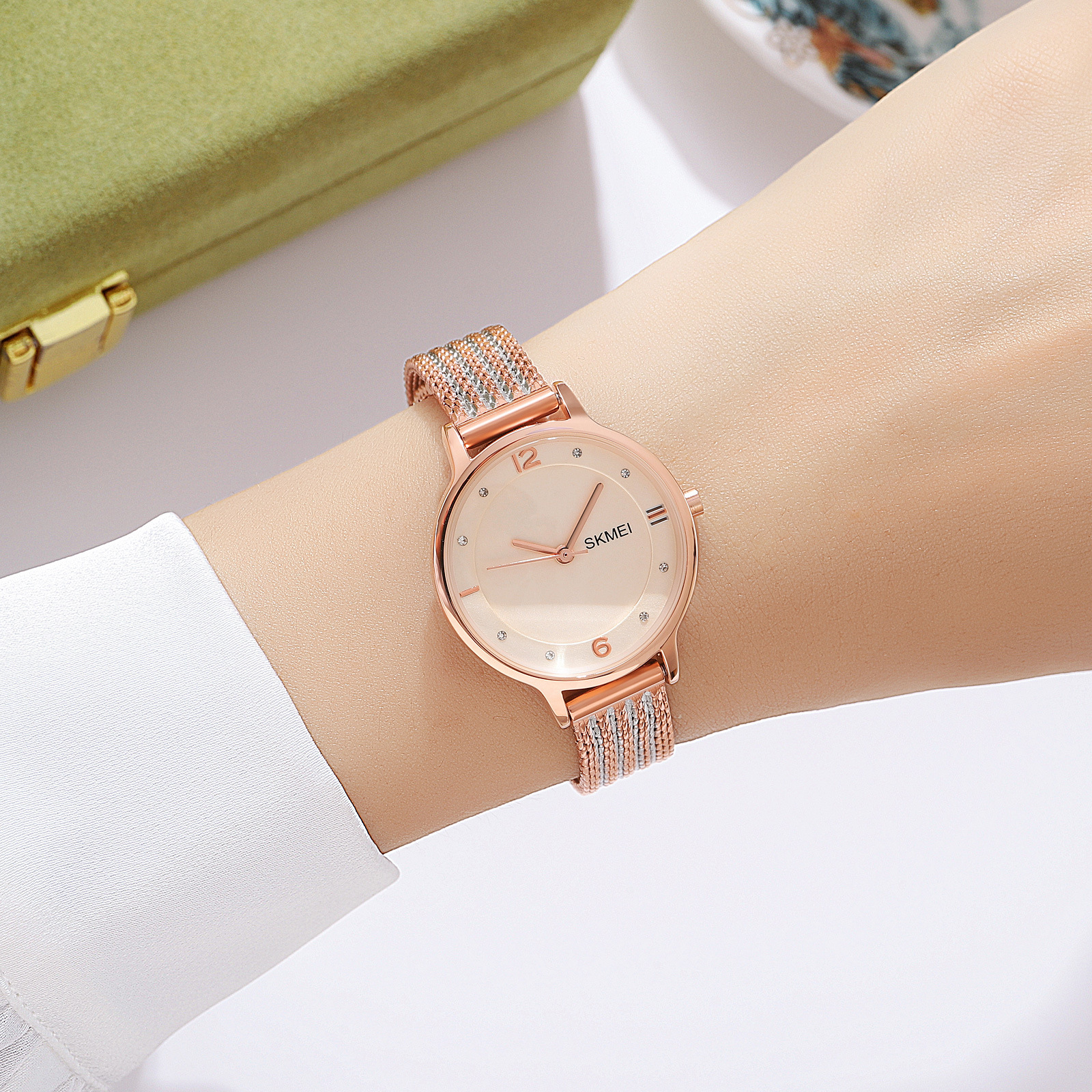 Momentos de belleza moda reloj de pulsera damas oro rosa correa de trenzado de plata simple reloj de cuarzo fuente fábrica personalizada al por mayor