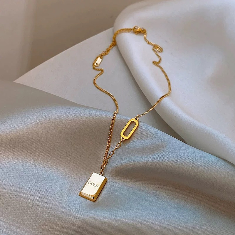 Kleine goldene Ziegelstein-Halskette aus Titanstahl für Damen, leichter Luxus-Nischenstil 2025, hochwertige Schlüsselbeinkette für Pullover,_voghion.com