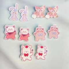 かわいい漫画の柔らかい萌えの熊のブローチの学生のかばんの服の部品はアクリルのピンのバッジの装飾品を飾ります。